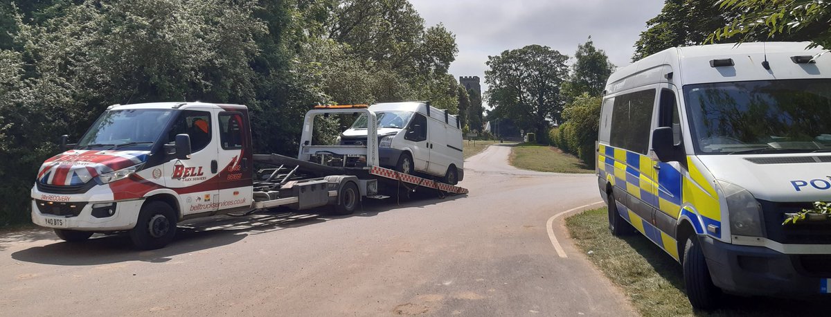 #RuralTaskForce Today the RTF have been supported by #DriffieldCommunityTeam with a roadside day of action checking plant, commerical, agricultural machinery, caravans & trailers for stolen markers. Over 30 vehicles were stopped with 1 arrest & 2 vehicles recovered #RuralCrime