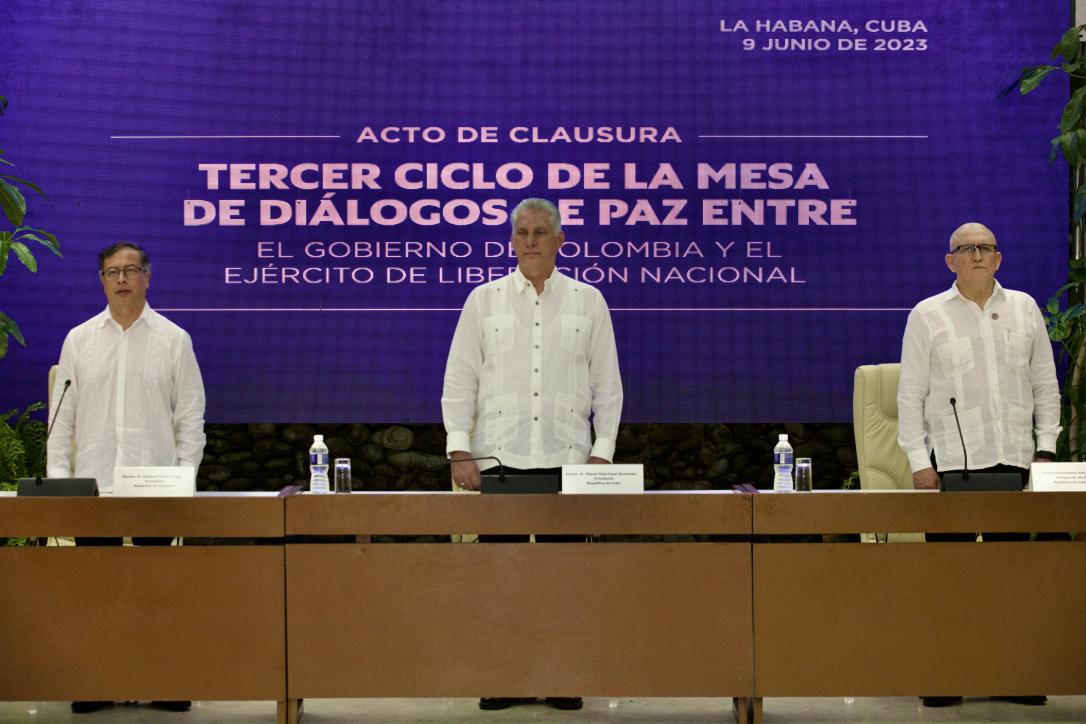 El llamado de <a href="/DiazCanelB/">Miguel Díaz-Canel Bermúdez</a> tras los trascendentales acuerdos firmados este viernes en la Habana: "Colombianos, no se detengan. Póngale corazón a la paz en #Colombia". #Cuba