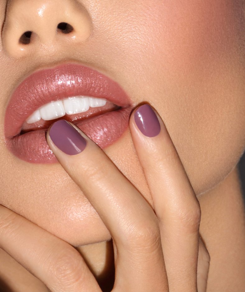 'Strike A Pose' is a soft, muted rose lip gloss shade with outstanding shine and moisture in a single swipe! Did you know our LuxGloss lip gloss collection contains jojoba oil, Vitamin E, and chamomile to hydrate and prevent moisture loss? 💕
bit.ly/3C5rInm
#runwayrogue