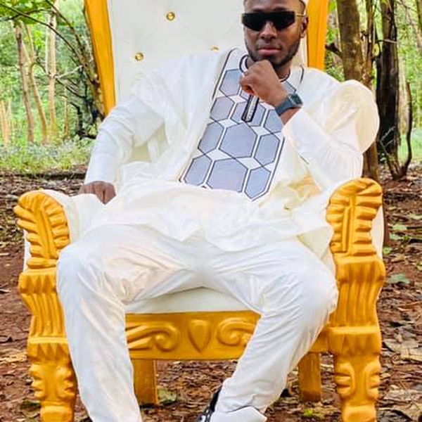 #NowPlaying Mousto Camara - Midho Hidouma