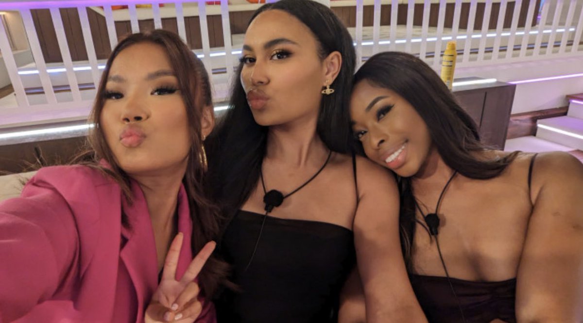 icy4rejoice's tweet photo. they’re taking it.😍😍😍
#LoveIsland https://t.co/3yELWCssrU