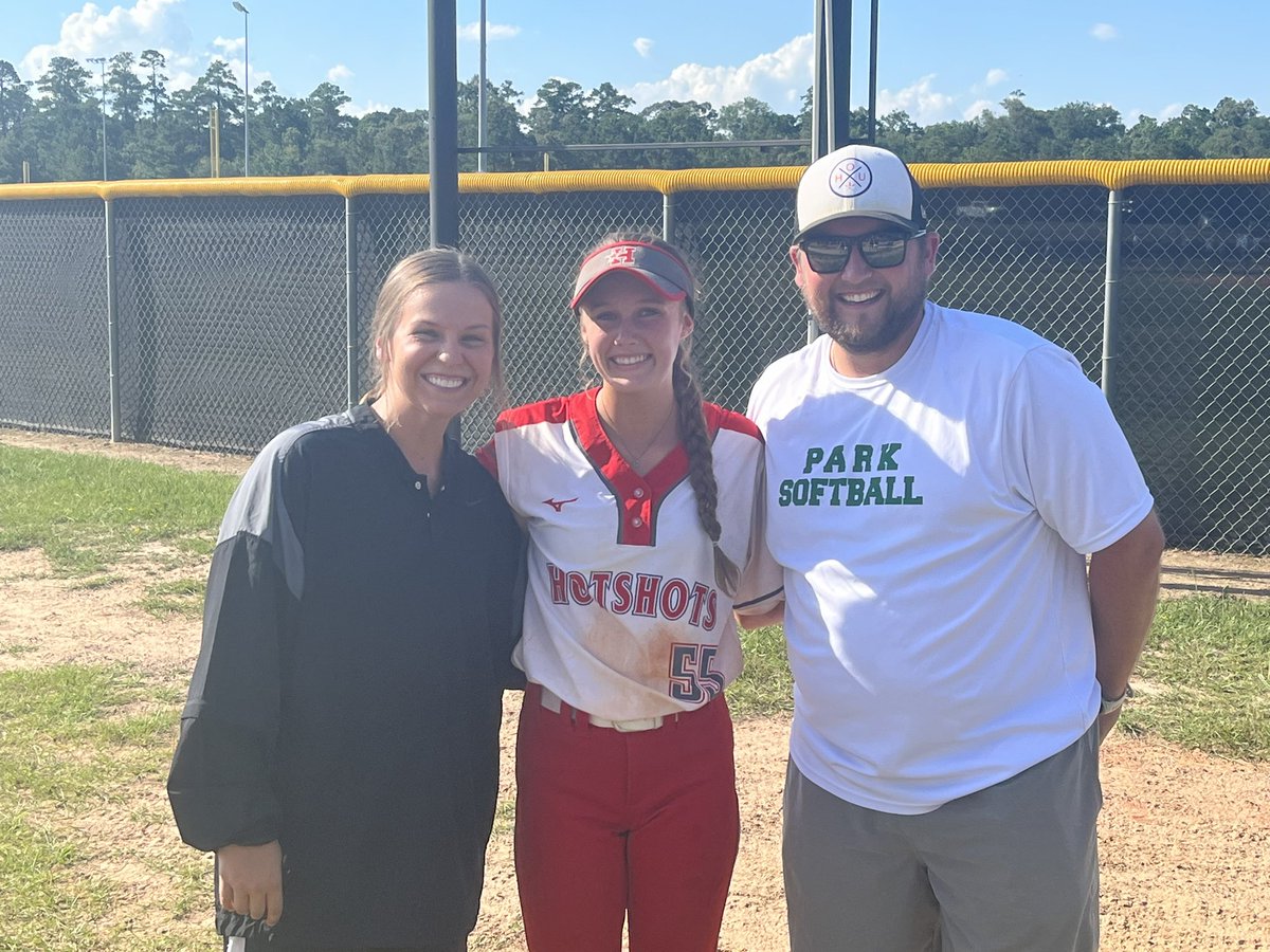 BaileyKee4's tweet photo. Love getting to see new and returning coach’s at the ball field! Welcome back home Coach Greg! @KParkSoftball https://t.co/PNh0AxWO6T