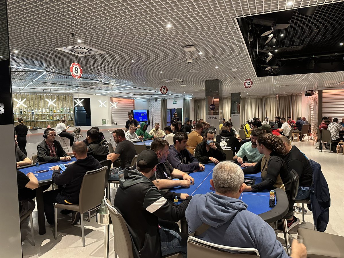 CasinoBarcelona's tweet image. 🏆 MAIN EVENT - DÍA 1B 🏆

Llegamos al último nivel del día rozando los 1️⃣0️⃣0️⃣ inscritos. 

Día 1A : 9️⃣2️⃣
Día 1B : 9️⃣7️⃣ (subiendo) 
Día 1C turbo : mañana 11:00 

#GoldenEvents