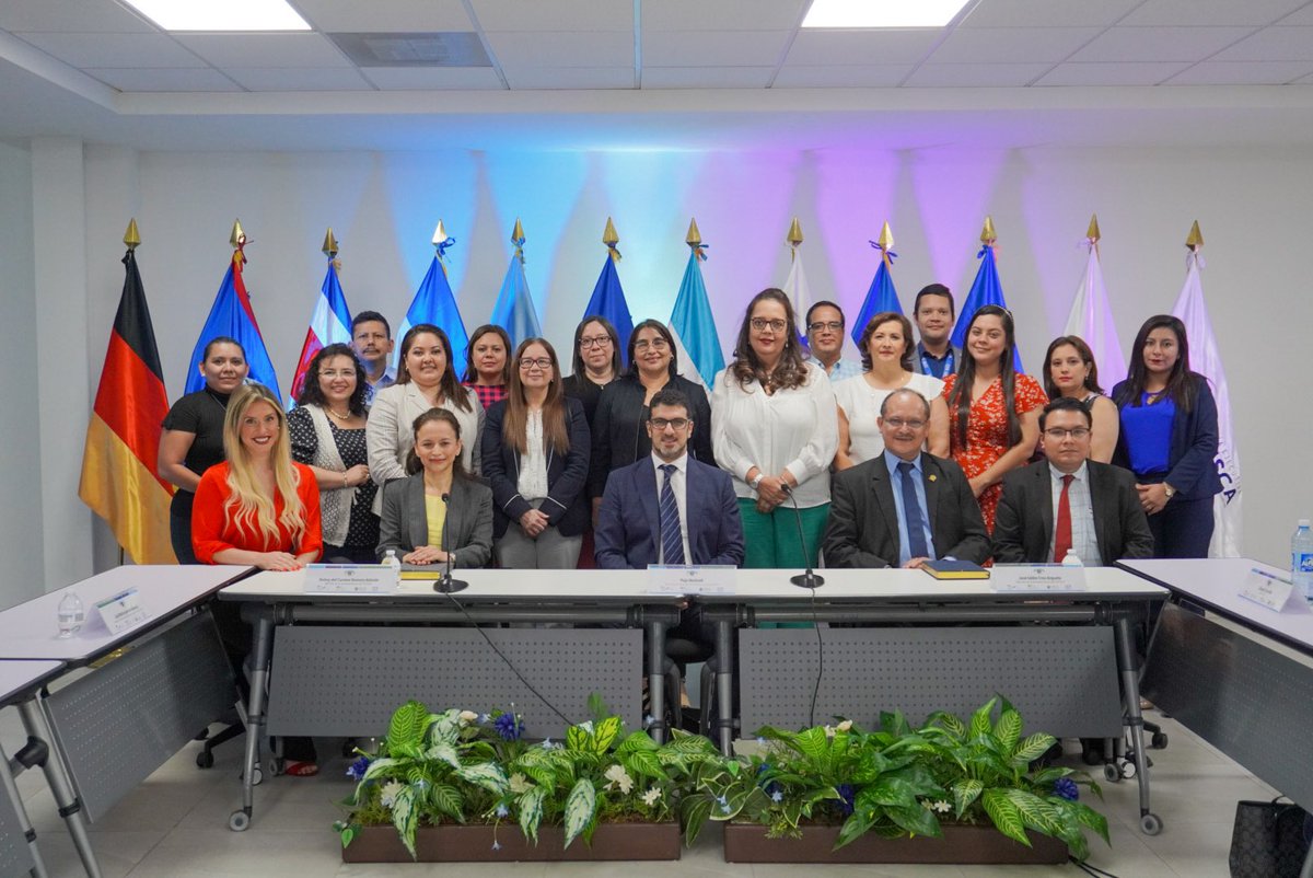stcfr_sica's tweet photo. ¡Finalizamos la primera fase de la Auditoría de Desempeño al @SECOMISCA! Durante una semana nuestros auditores centroamericanos se han capacitado en la ejecución de este tipo de auditorías que fortalecen la
capacidad del CFR-SICA y al Sistema de la Integración Centroamericana. https://t.co/YiWytctFKe