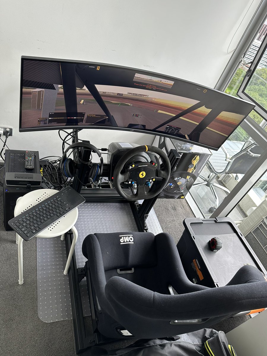 hermo48's tweet photo. @iRacing Night time va day time 😻 https://t.co/IJJpb0UPke