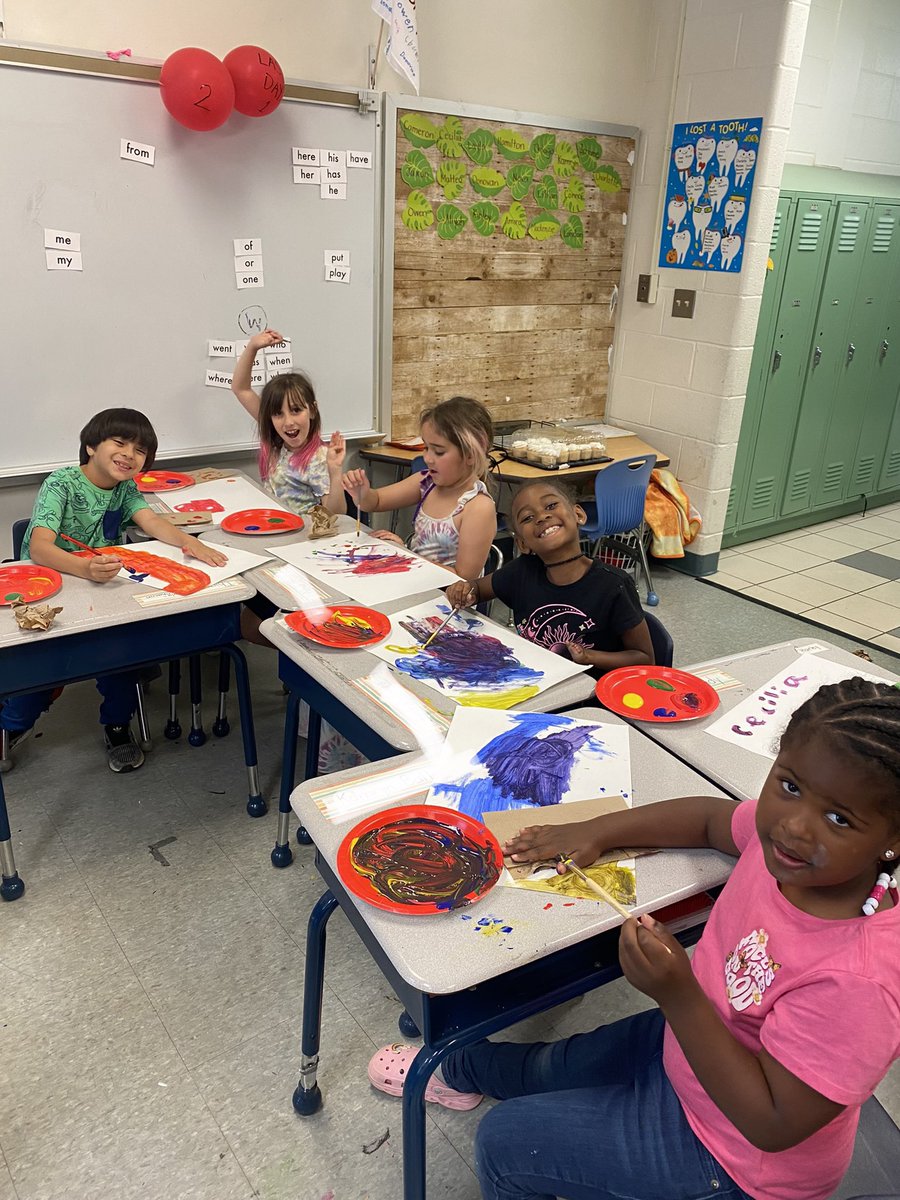 MsMackAACPS's tweet photo. Today’s Ballon Pop for our countdown was a Paint Party!! “Best balloon pop yet!” Says the kids. 😊 @SolleyAACPS https://t.co/LjSsBWzg8m