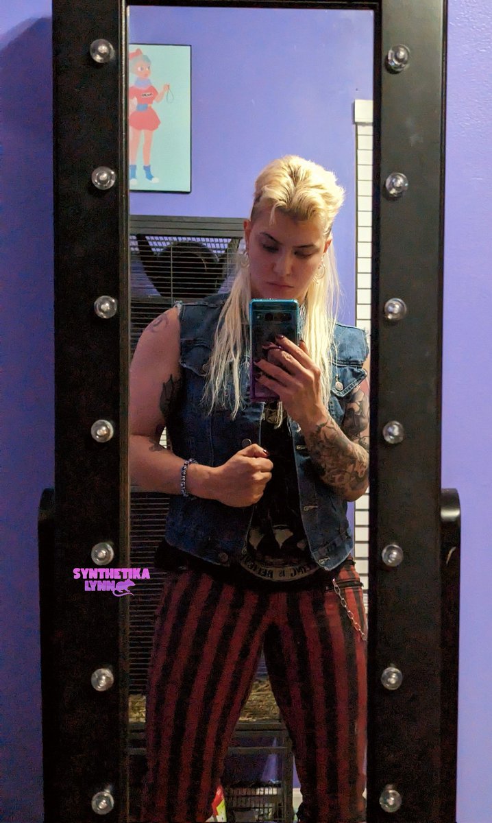 🐀💪Synthetika Lynn💪🐀 on Twitter "Regular outfit vs cosplay"