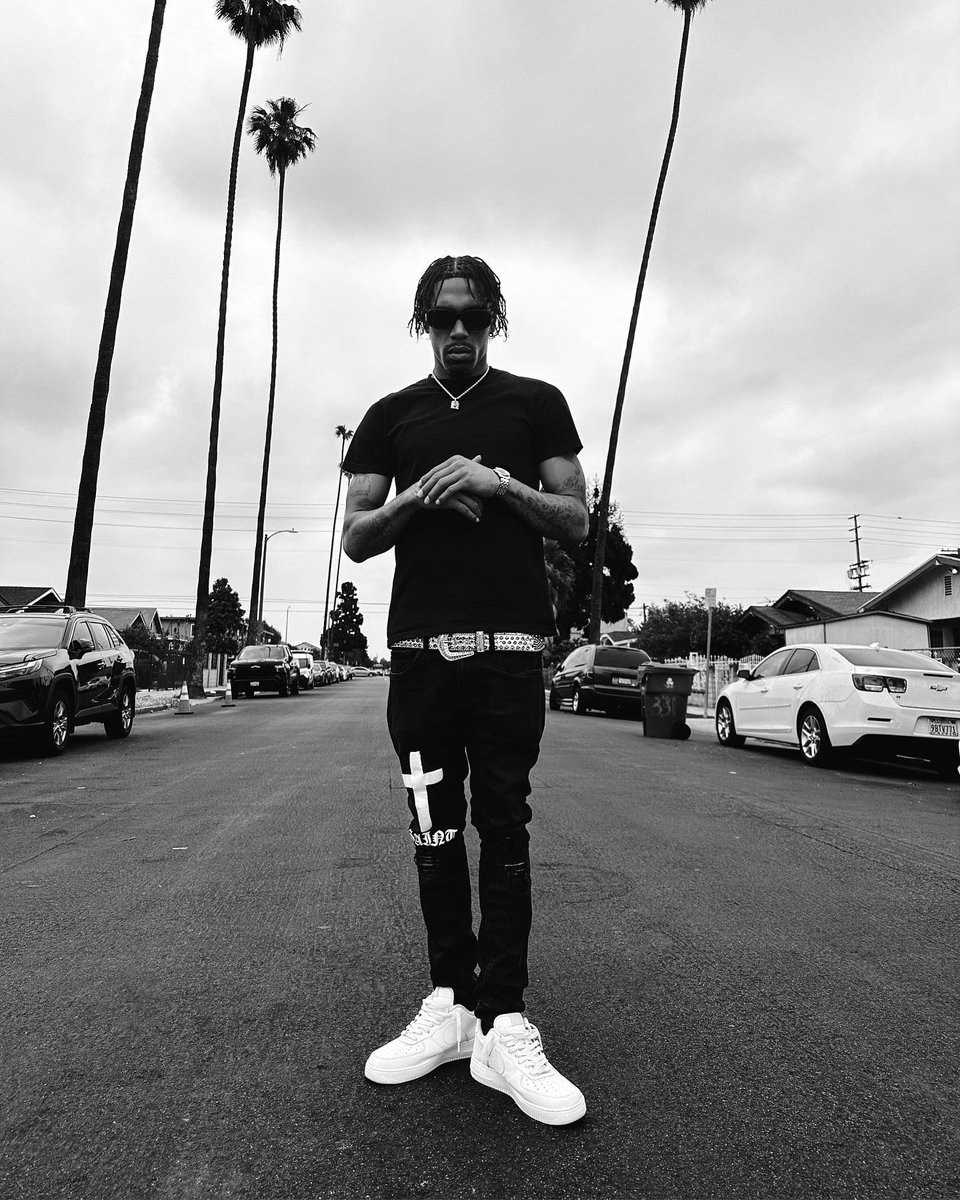 ZAYSTACKZ215's tweet photo. The sun don’t shine in the ghetto.🖕🏾🫵🏽🥷’s #TalkDown #ZAYSTACKZ #SCUMLIFE #THESCUMGOD ☠️💕 https://t.co/6rRue8L3nY