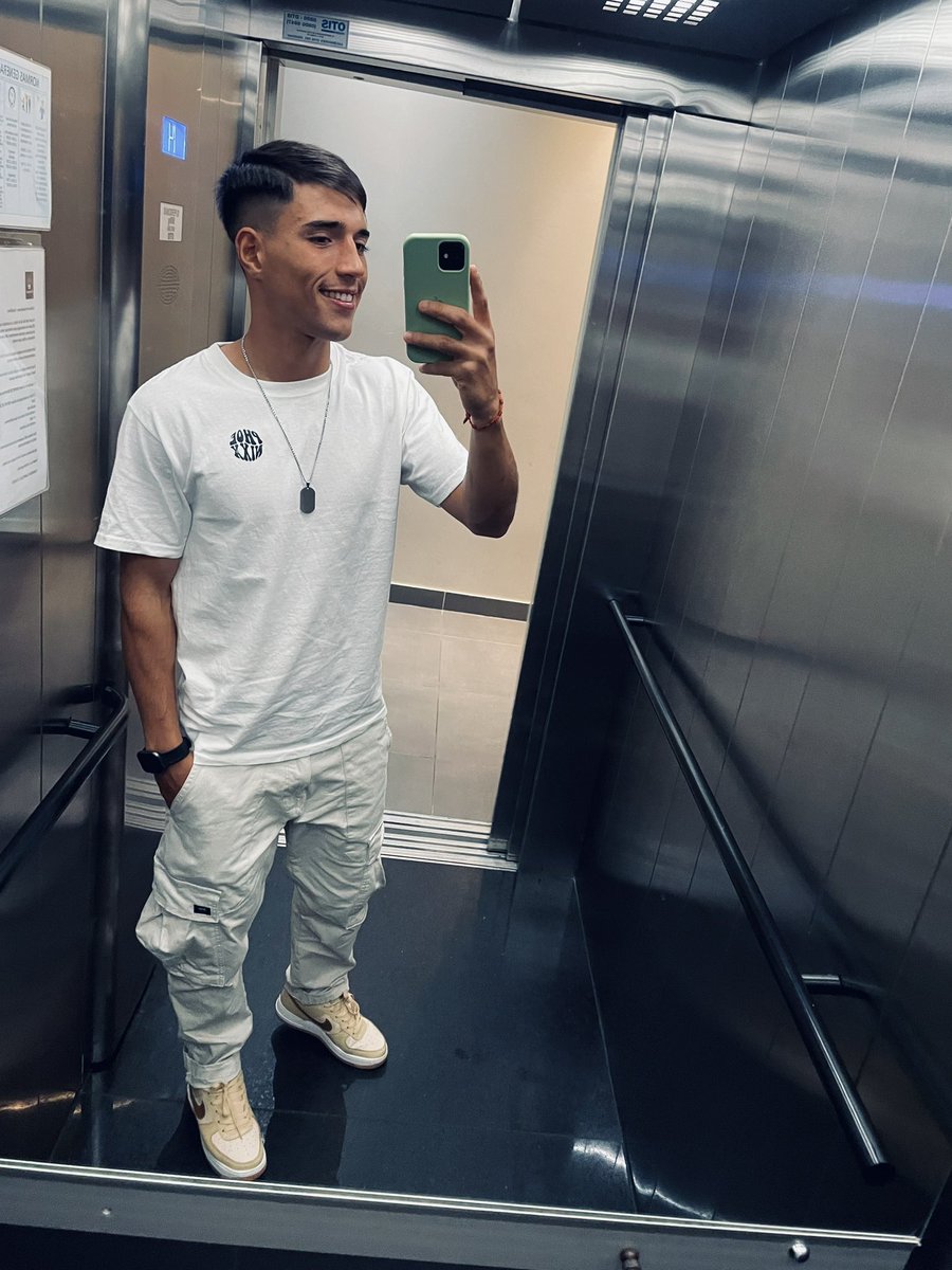 ✌🏾