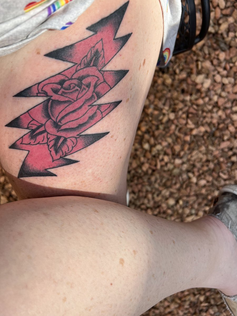 jennynpenny's tweet photo. New GD tattoo https://t.co/4qDU6IKHB6