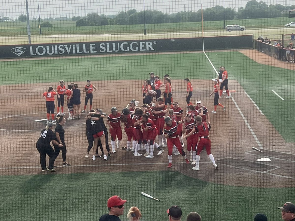 Amazing win, <a href="/_YHSsoftball/">Yorkville High School Softball</a>!Representing our community well every day &amp; playing for the state championship tomorrow!!