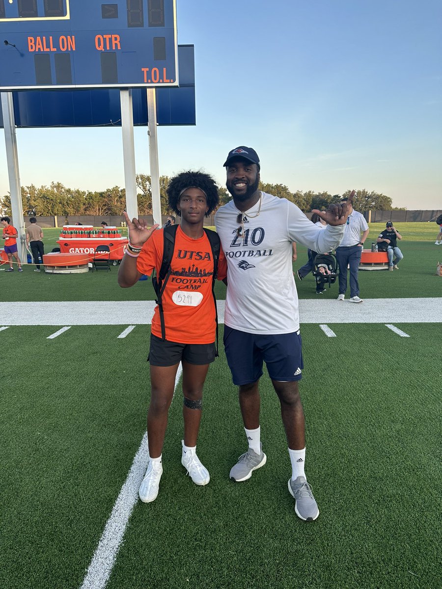 Larry Brooks tweet media