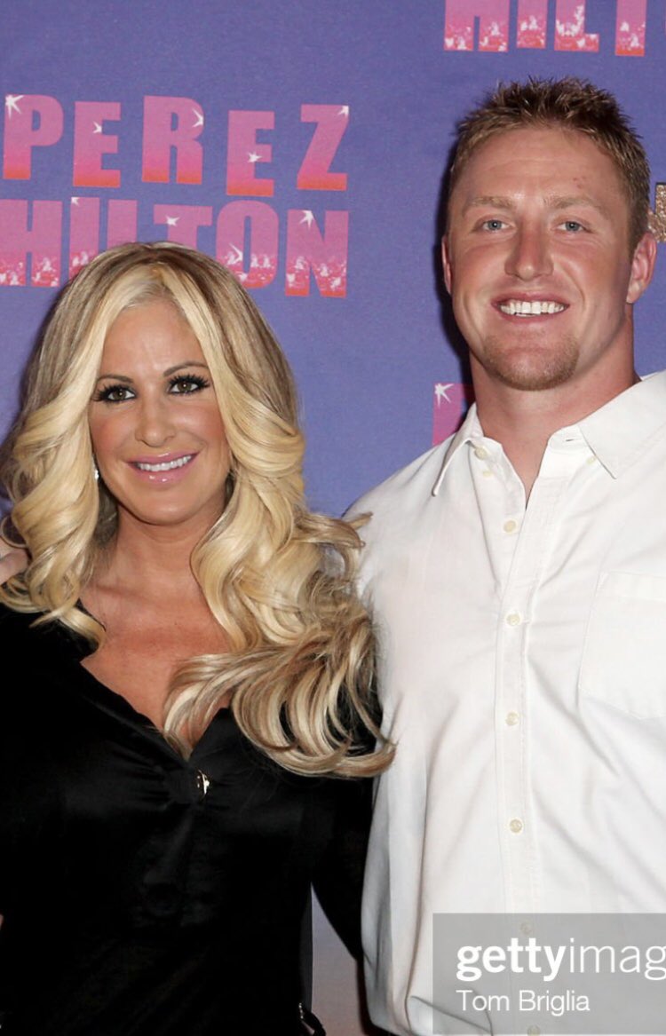 Kroy Biermann was a naive 24 yrs old young man when he met Kim Zolciak in 2010. She was 32 single w two kids. Kim got pregnant to hook Kroy and get her paws on his NFL money. Fast forward to 2023. Money’s gone and he’s aged badly in 10 yrs. #RHOA #DontBeTardy