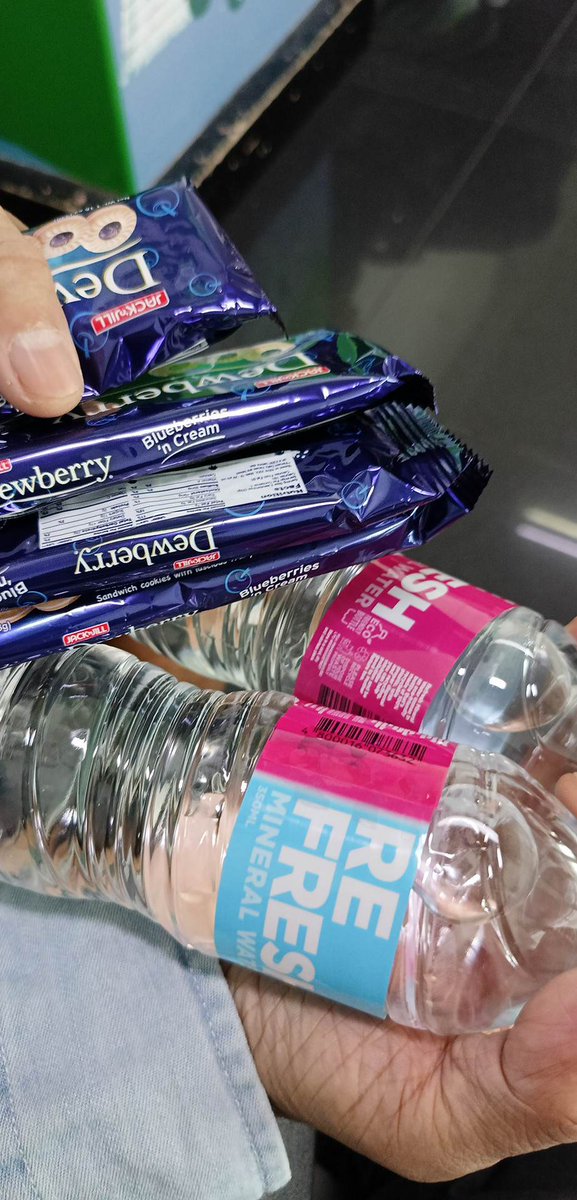 Hans121998's tweet photo. TANGINA MO CEBU PAC! 1 HOUR DELAY FLIGHT NYO TAPOS COMPLIMENTARY NYO DEW BERRY? BAKA GUSTO NYO BILHAN KO PA KAYO NG SAMPUNG BALOT NYAN TAPOS BATO KO SAINYO https://t.co/ln87T4x47I