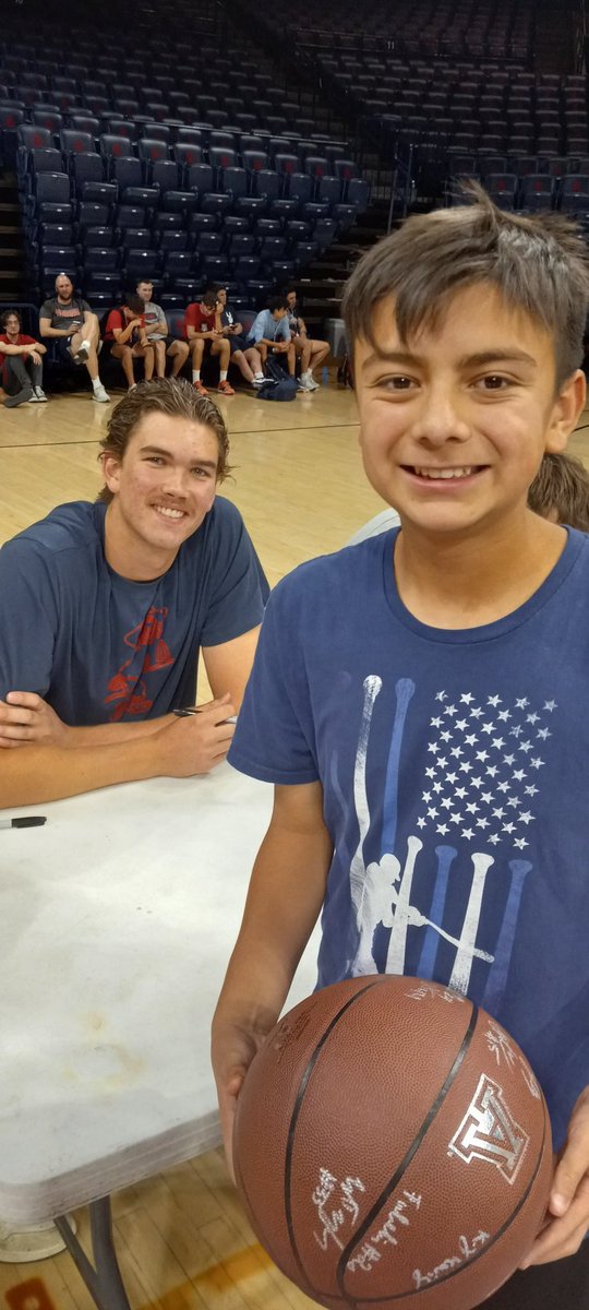 aria1075's tweet photo. Thank you @ArizonaMBB for an amazing week of camp! James had so much fun. Thank you to the team for the meet &amp; greet. You are awesome!#beardown https://t.co/76JSRBrjBa