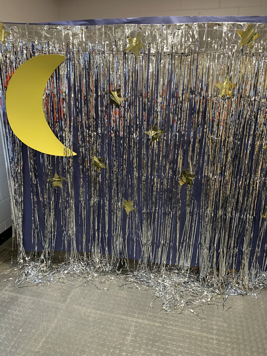 AcademyStreetES's tweet image. Thank you to the teachers that came out to help chaperone and our great DJ for the music! Over 70 students dressed to impress and had a great time! @PublicDover #ATEAM #schooldance