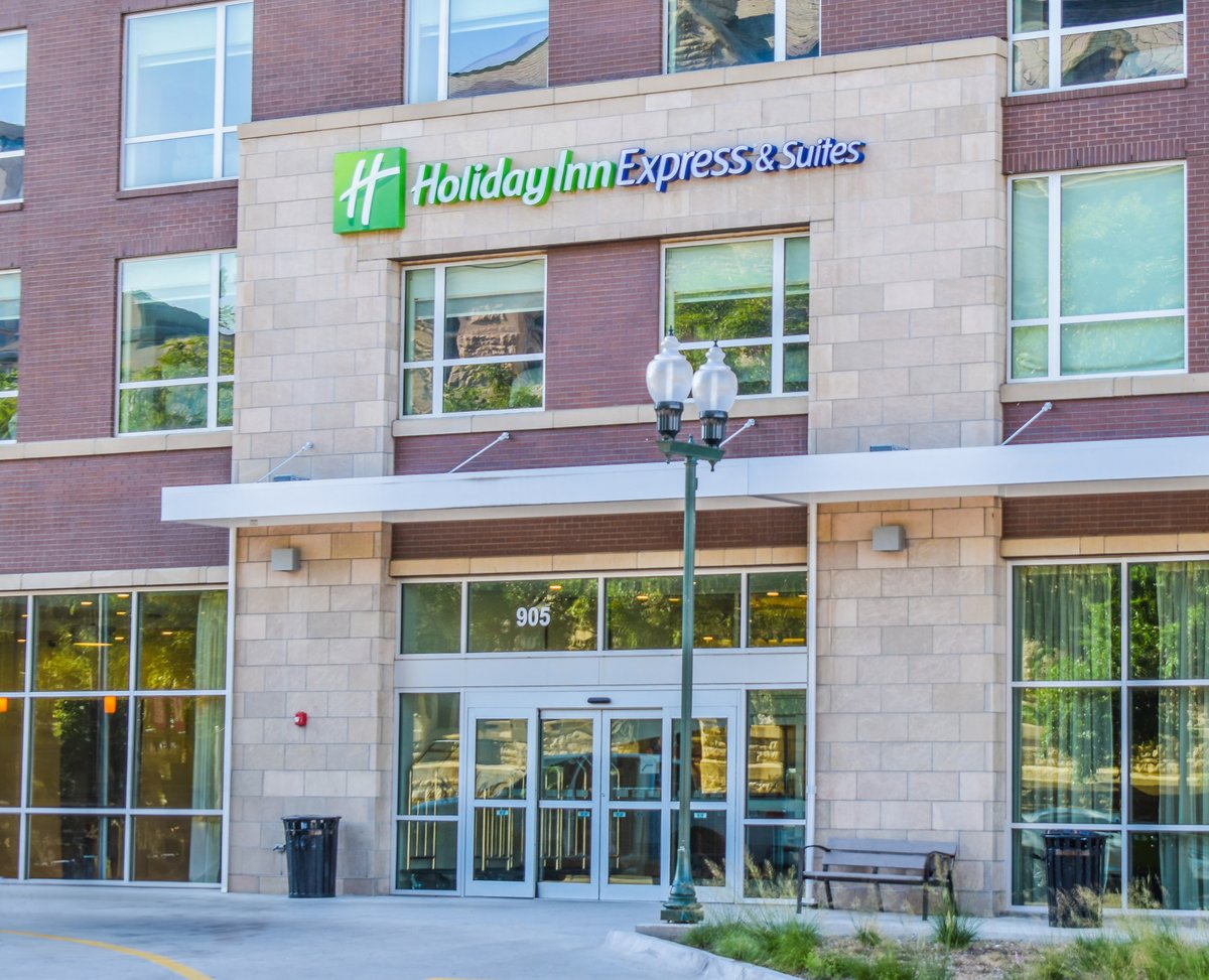 EdwardsStone_'s tweet photo. This Holiday Inn Express & Suites looks great equipped with our Indiana 12X24 Platinum. Find more photos of our Platinum Collection at https://t.co/zov0htPFA4β β
#EdwardsStone #NGC #HolidayInn https://t.co/2pJUNWid3q