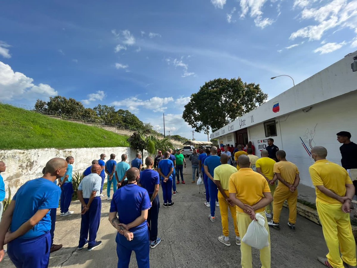Derecho_paz's tweet photo. Hoy entregamos 23 de estos documentos que garantizan el debido proceso, en este centro penitenciario del estado Miranda, tal como lo establece la Gran Misión Cuadrantes de Paz. https://t.co/ioIZp8PLuH