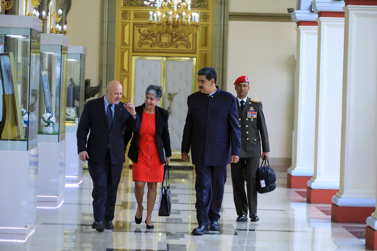 Somos un país en el que nos planteamos grandes metas en la construcción de un Estado alternativo y distinto, donde el pueblo sea el principal protagonista de su propio desarrollo y derechos. Venezuela está de puertas abiertas al mundo para que conozcan nuestra verdad por encima