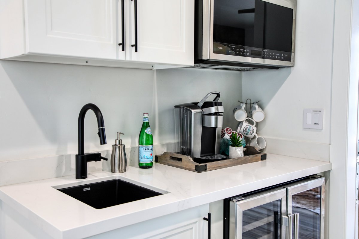 Preparing snacks or coffee? Cobbo's has multiple kitchenette areas for your convenience. #vacationrental #airbnb #familyvacation #grouptravel #sanluisobispo