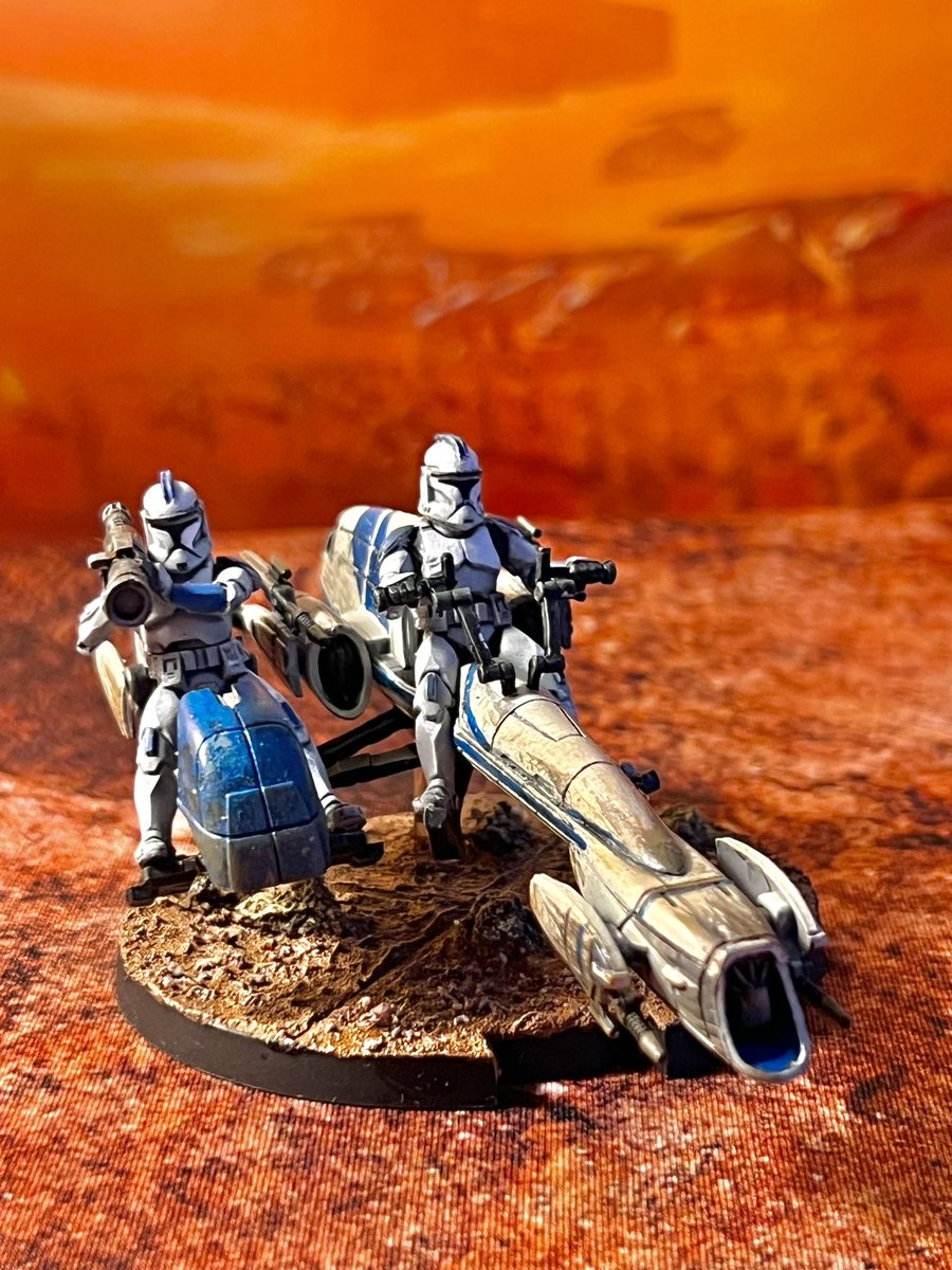 I had never painted a miniature 4 months ago, I feel quite proud of myself and wanted to take some photos to celebrate. Enjoy! #starwarslegion