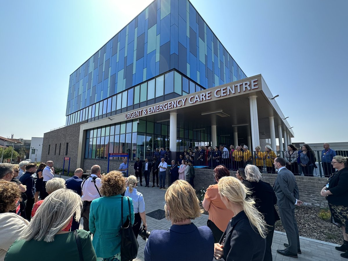Daren Fradgley (@darenfradgley) on Twitter photo Privilege to return to <a href="/WalsallHcareNHS/">Walsall Healthcare</a> joining former colleagues to official open the new Urgent and Emergency Care Centre. Fantastic facility demonstrating the resolve of many to get this delivered. Pleasure to hear about <a href="/WalsallTogether/">Walsall Together</a> working to make this successful Privilege to return to <a href="/WalsallHcareNHS/">Walsall Healthcare</a> joining former colleagues to official open the new Urgent and Emergency Care Centre. Fantastic facility demonstrating the resolve of many to get this delivered. Pleasure to hear about <a href="/WalsallTogether/">Walsall Together</a> working to make this successful