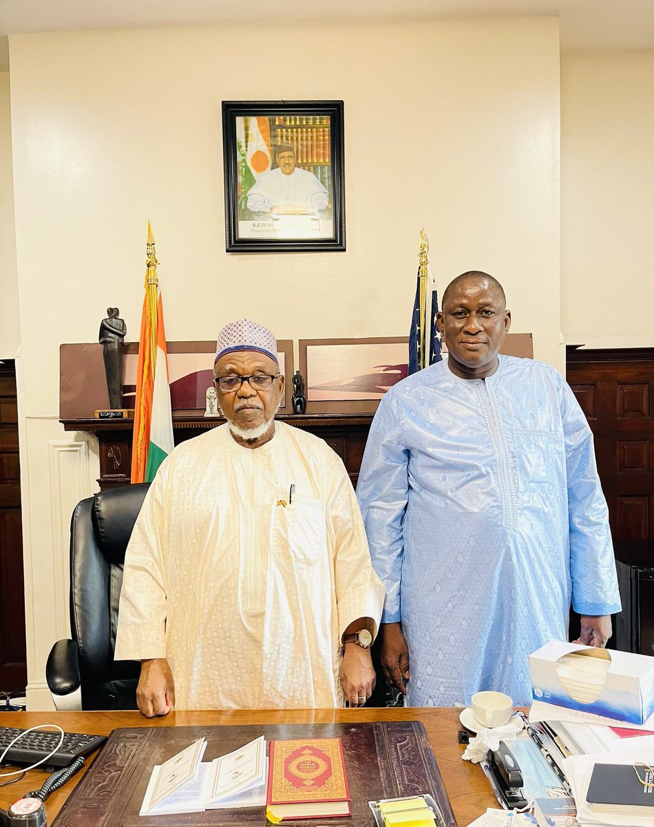NigerInTheUS's tweet photo. Le Président de la Commission Diplomatique et Consulaire des USA a officiellement prêté serment ce jour à Washington, DC. Les Élections Législatives Partielles de la 9ème Région ( Diaspora) du #Niger sont prévues pour le 18 juin 2023. https://t.co/KikzzHeLbD