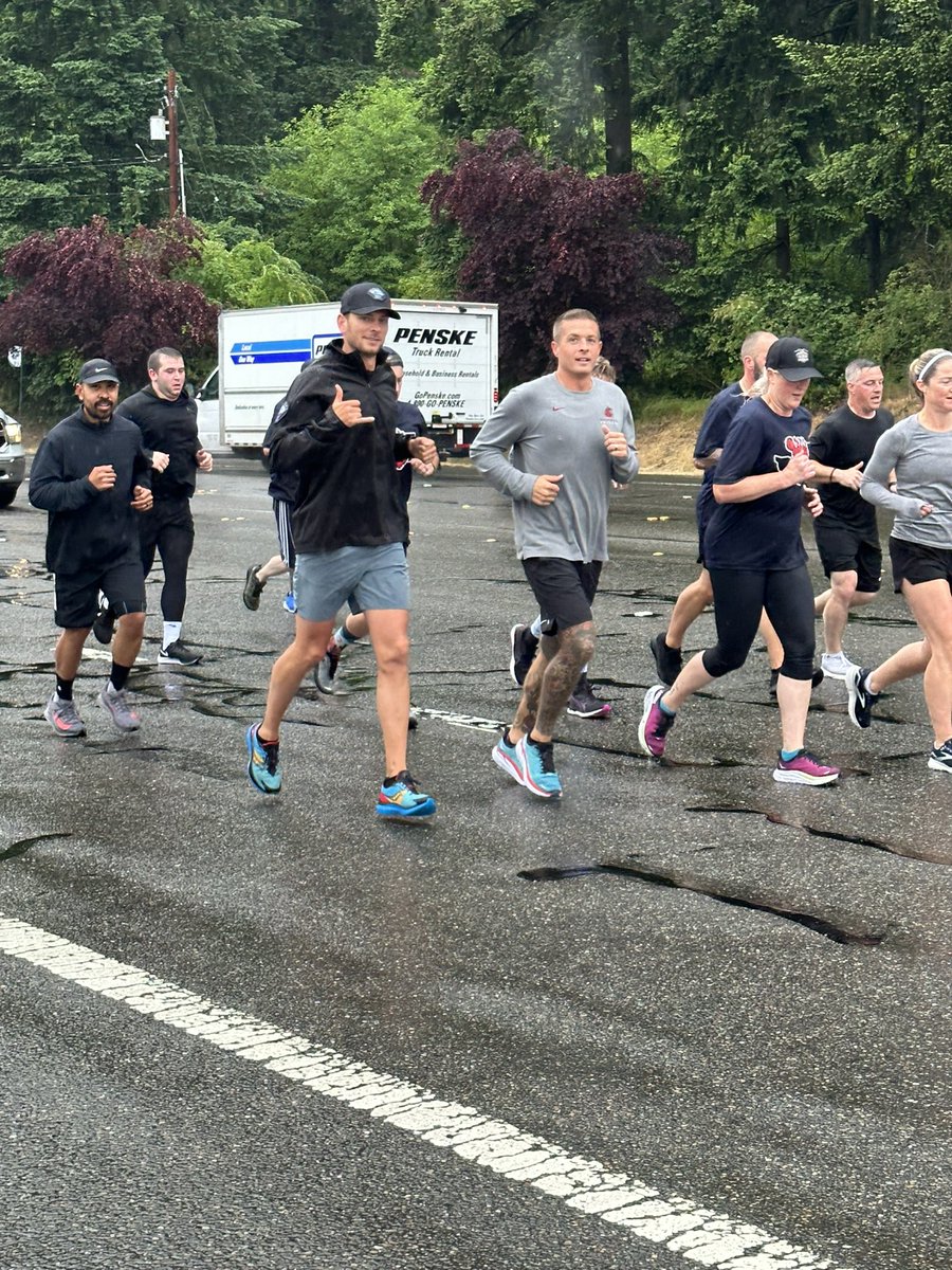 LaceyPolice's tweet image. We were honored to participate in the Law Enforcement Torch Run for Special Olympics this morning with our friends from @OlyPD and @ThurstonSheriff 🚓🤗🚨 #RainOrShine #TorchRun #SpecialOlympics #TripMadeItLikeAQuarterMile #RunForACause #LaceyUnited #LaceyPD