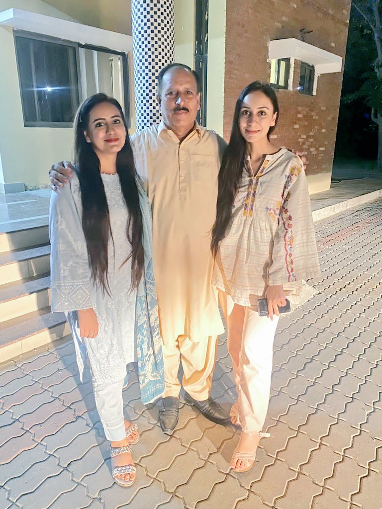 Behind all successful daughters is their father who fought against all odds n societal gods to raise his daughters in the best possible way. Alhumdulillah 
Allah has been very kind to us always🙏🏻

Congatulations  @AleenaNagra  for getting allocation in PAS/DMG.#CSS2022