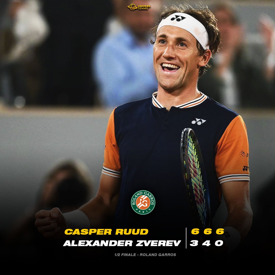 UniversTennis's tweet photo. DEUXIÈME FINALE CONSÉCUTIVE POUR CASPER RUUD À #ROLANDGARROS

Le n°4 mondial ÉCRASE Alexander Zverev et se qualifie pour la troisième finale de sa carrière en Grand Chelem. 🌟

Après avoir affronté Rafael Nadal en 2022, il fera face à une autre légende, Novak Djokovic. ⚔️ https://t.co/xObEtP5HCQ