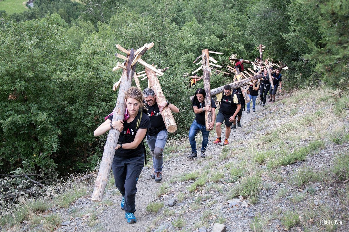 'Amont que fa puyada'✊🏽 Prepareu-vos pel dia 23 de juny 😉🤩🪵🔥 #viscalins #orgull #sentiment #donesfallaires #tradició #pirineu #vallferrera #alins #pallars #pallarsdigital #cultura #estimemlesfalles  #fallesalins #alins #fallesalins2023 #fallesdalins #fallesdelpirineu