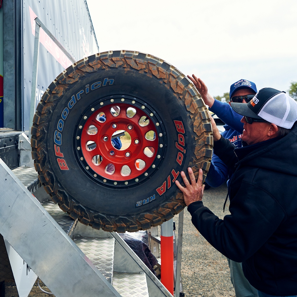methodracewheel's tweet photo. The action kicks off today at 3PM PST at the Finke Desert Race with the Method Race Wheels Prologue!
👉️ Catch the livestream, see exclusive vehicle features, and more:
https://t.co/WKFTnjQoQM
#MethodRaceWheels #Finke #FinkeDesertRace #FinkeProven #4WD #MethodWheels https://t.co/3we5DEHLpm
