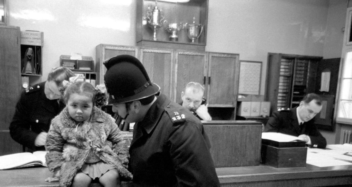 A female City of London Police Sergeant at the memorial service for US President Kennedy @StPaulsLondon, 1963, and City officers at Bishopsgate Police Station with a lost child found at Petticoat Lane Market, 1969 #Cityhistory #policehistory #ChildSafetyWeek