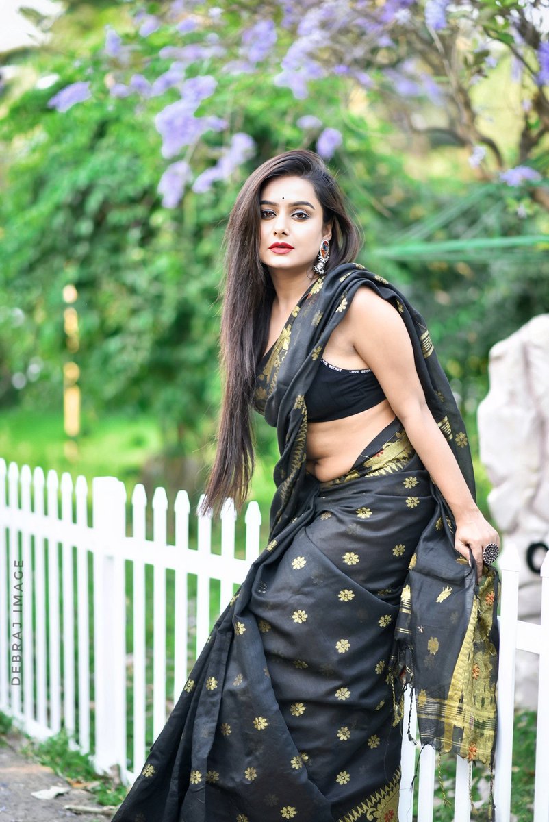 shuttervilla's tweet image. Stunning Beauty  Priyanka Banerjee 

📸 instagram.com/debraj_officia…

Follow Instgram instagram.com/shuttervilla

Tags:- 

 #priyankabanerjee #shuttervillapriyanka #cute #instalike #photograghy #india #girl #likes  #followme #photos  #selfie #portraits #celebs #bollywood #shuttervilla