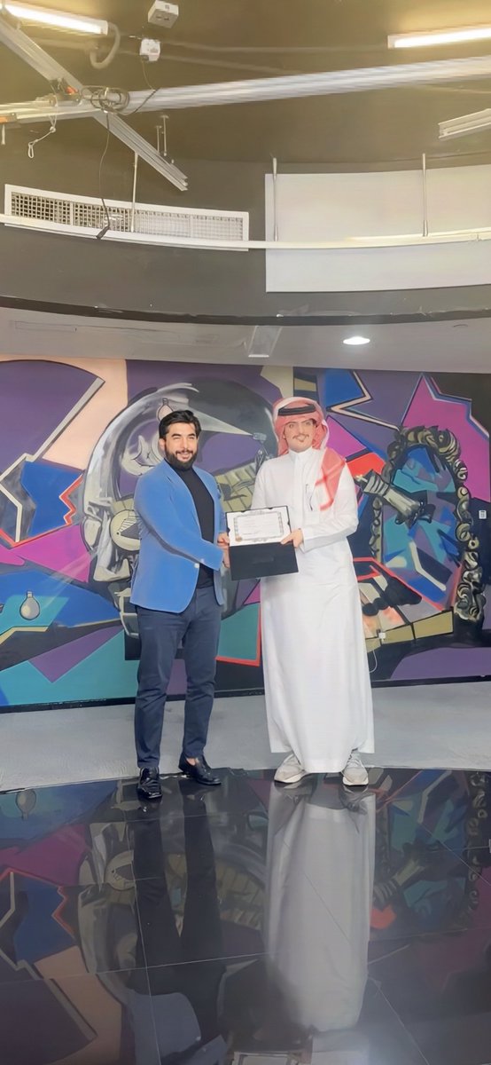 الحمدلله اولاً و اخيراً ، تم حصولي على شهادة اجتياز دورة التقديم التلفزيوني المكثّفة التي اقيمت في دولة الإمارات العربية المتحدة و على يد المدرب / عمّار شهاب 💛