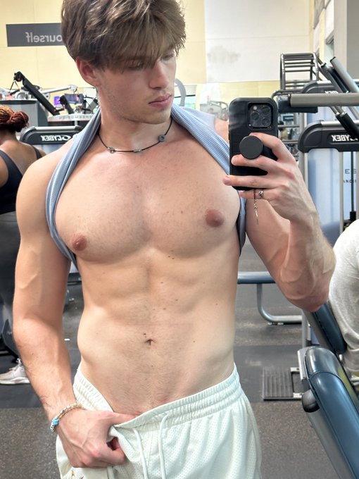 Arm day https://t.co/apIjwa0nTg