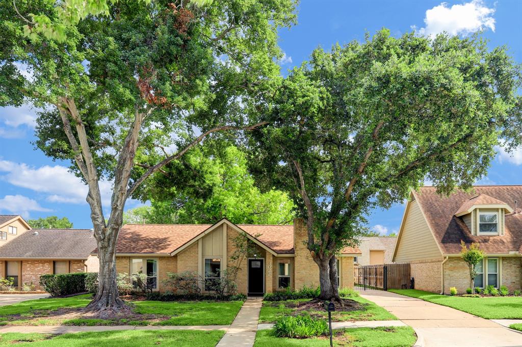 BarbMarlinHomes's tweet photo. I have a new #listing in #SugarLand #TX  https://t.co/uftRrpiUbj https://t.co/6BpLQpt2uO