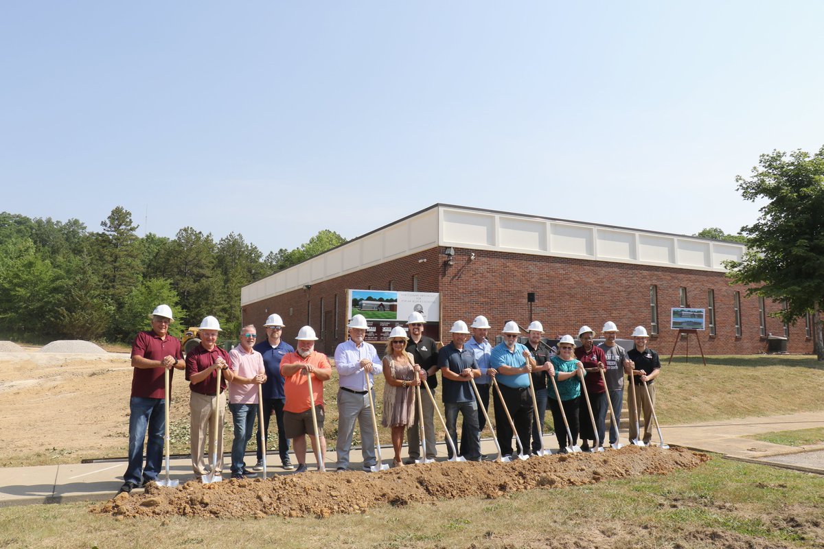 pbschools's tweet photo. Thanks to all who came out today for our groundbreaking ceremony for the state-of-the-art Culinary Arts Center on the @PBTCC campus! The 3,240-square-foot facility, funded in large part by grants, will be the future home of the Mules Café. #pbproud #pbkidsfuture https://t.co/40EVOJLR1N
