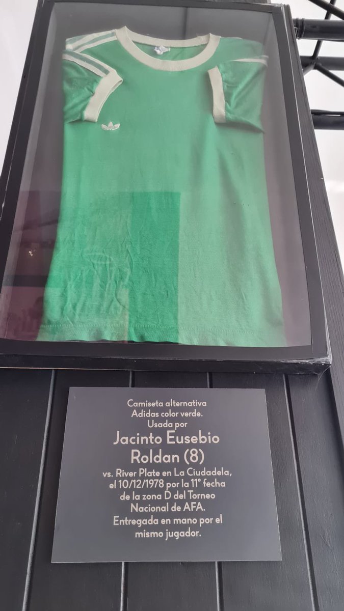 CASMOficial's tweet photo. 🔴⚪️ #Institucional 

Los hinchas y socios siguen colaborando con la creación del futuro Museo ❤️ Recibimos donaciones de camisetas e indumentaria histórica que pronto serán exhibidas en un espacio que albergará los mejores recuerdos de nuestra querida institución 🇦🇹

🔺 Si tenés una camiseta o cualquier elemento que consideres que puede aportar valor al Museo, acercate a las oficinas del primer piso de La Ciudadela 🏟️, de lunes a viernes de 9 a 17 o sábado de 9 a 13. 

🗣️#VamosCiudadela