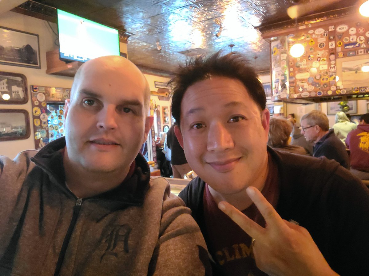 So you're walking along one day when on a random trip to Alaska, and a wild @mingchen37 appears. 

@ArcticComicCon

#itsasmallworld #comiccon #lansing