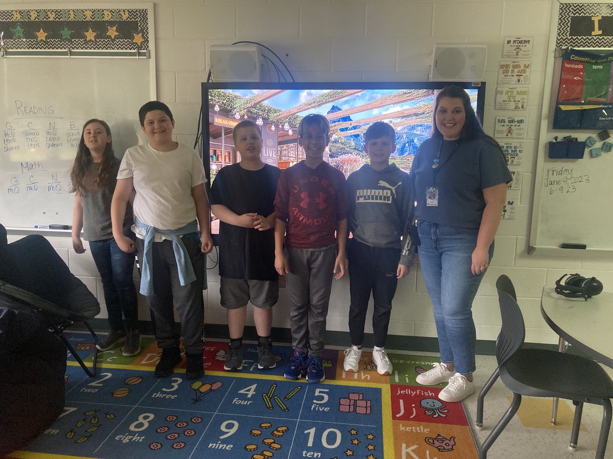 Shout out to <a href="/myoung33/">Mallory Bolen</a> for being the most amazing ITC/tech teacher ever. Room 207 is SO thankful for you! We have loved growing and learning this year ❤️ last tech time class of the school year today! @WearePACEWest <a href="/Shannalynn46/">Shanna Winston</a>