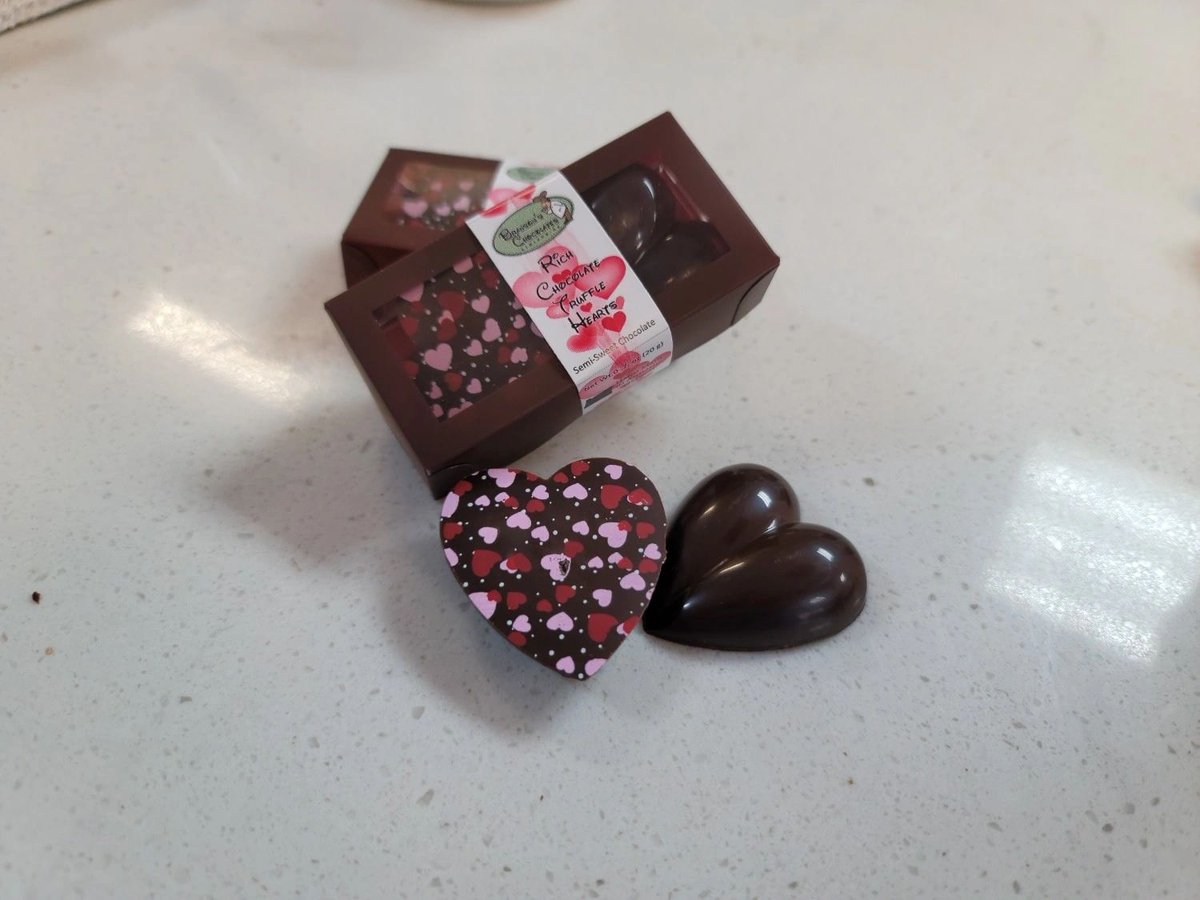 BChocolates's tweet photo. Experience the heavenly flavors of artisanal chocolates at Branson's Chocolates - a local treasure for chocolate lovers. #BransonsChocolates #chocolate #AshlandOregon #truffles #caramels https://t.co/gQN3jfzEAX