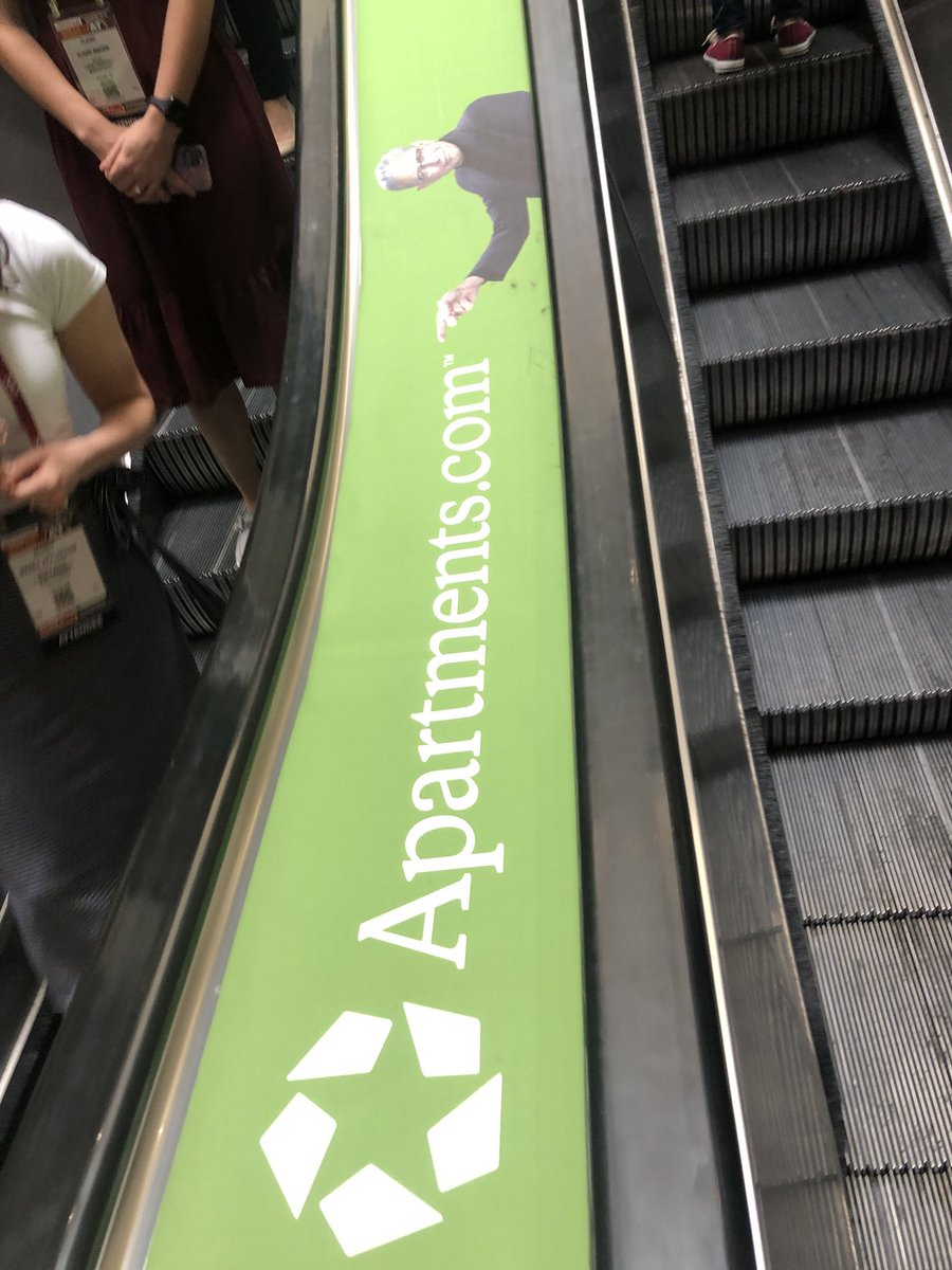 crazeerayzee's tweet photo. I love when works takes me outside of the office! #Apartmentalize #apartmentslize2023 #NAA #NationalApartmentAssociation #Apartments #Apartmentsdotcom #rentalhousingindustry #rentalhousing #BradBellflower #JeffGoldblum https://t.co/tWB02AI0UJ