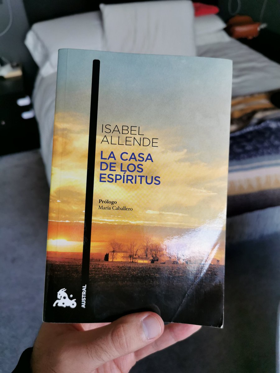 fdedioss's tweet photo. La Casa de los Espíritus de Isabel Allende, buenísima 🇨🇱

Clara clarividente, Esteban Trueba, Jaime, Blanca, el Poeta, Alba y el Presidente. 

5/12 novelas en el año. https://t.co/zjl70HSKoO