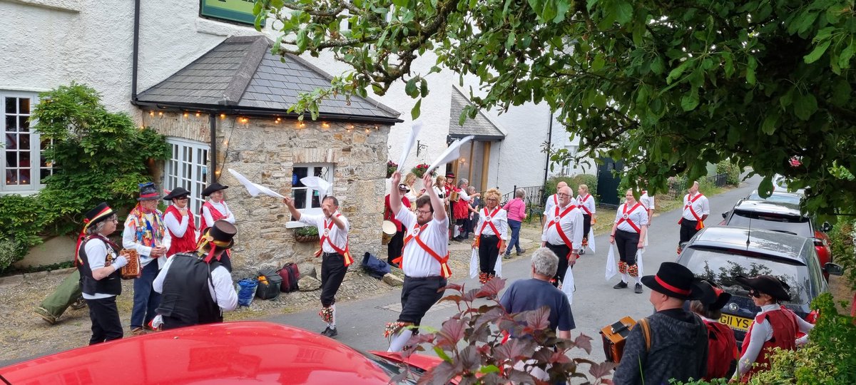 Dartington Morris tweet media