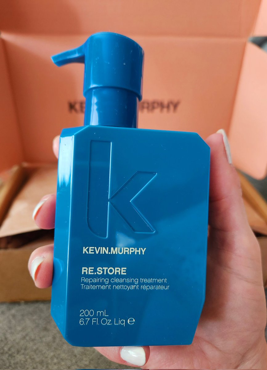 shebakesaustin's tweet image. Every hair product should smell JUST. LIKE. THIS.  I would buy this as a body spray.  😂❤️ #kevinmurphy @KevinMurphyIntl #haircare #smellssogood #loveit