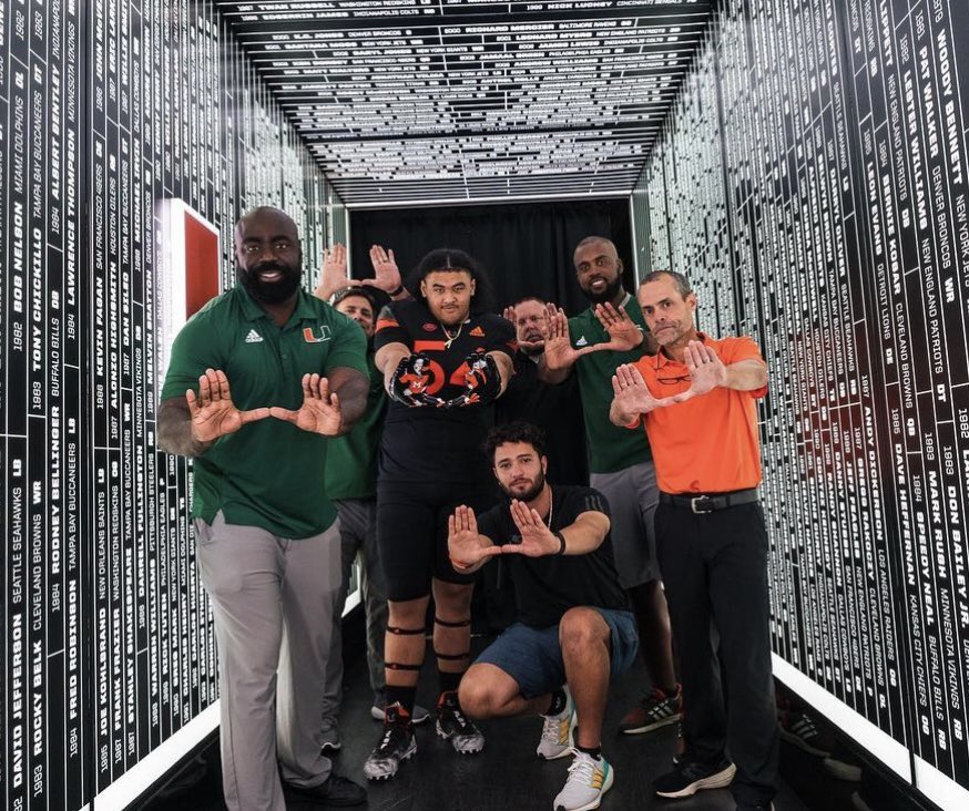 It starts in the trenches. Nothing like a nice family photo. 6/16 isn’t an OV, it’s an @IAhfua homecoming. 
#TrenchWork ‘24 🧡💚🙌🏽