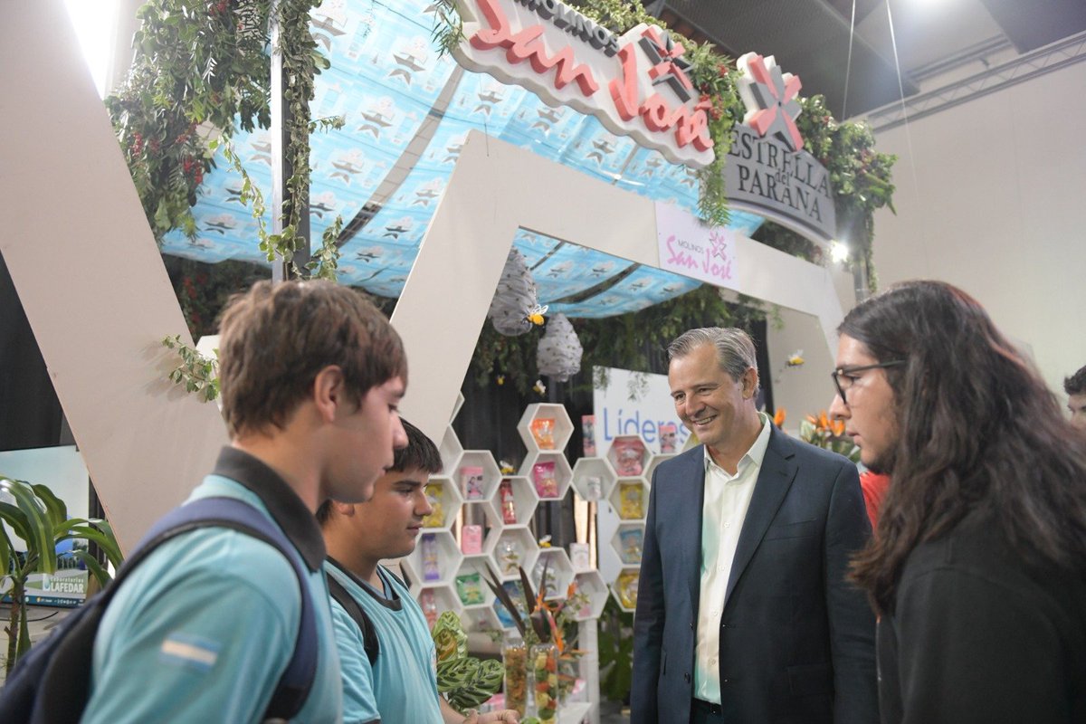 🏭🏗️ El #ParqueIndustrial de Paraná muestra su potencial productivo y el valor del trabajo local

📍Hasta el domingo se realiza la #ExpoIndustrial en Sala Mayo

👉Una iniciativa articulada por la Municipalidad con Asempi, que forma parte de #MarcaCiudad

ℹ️parana.gob.ar/noticias/el-pa…