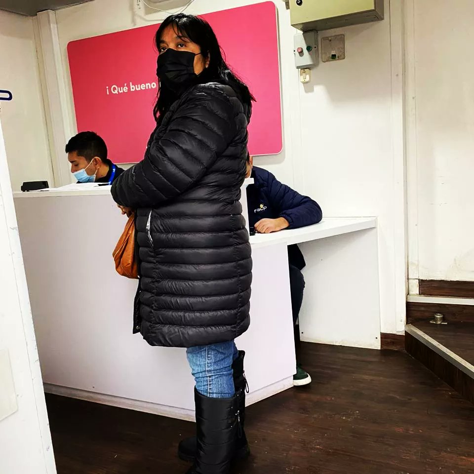 CESFAM_SNE's tweet photo. 📌 Hoy en el Club de Campo, se llevó a cabo un operativo de mamografia junto a la 🚑 clínica móvil de @FALPfundacion donde se atendió de manera gratuita a usuarios de nuestro centro 🏥

@SaludPintana @MuniLaPintana https://t.co/1X2ddVjLeR