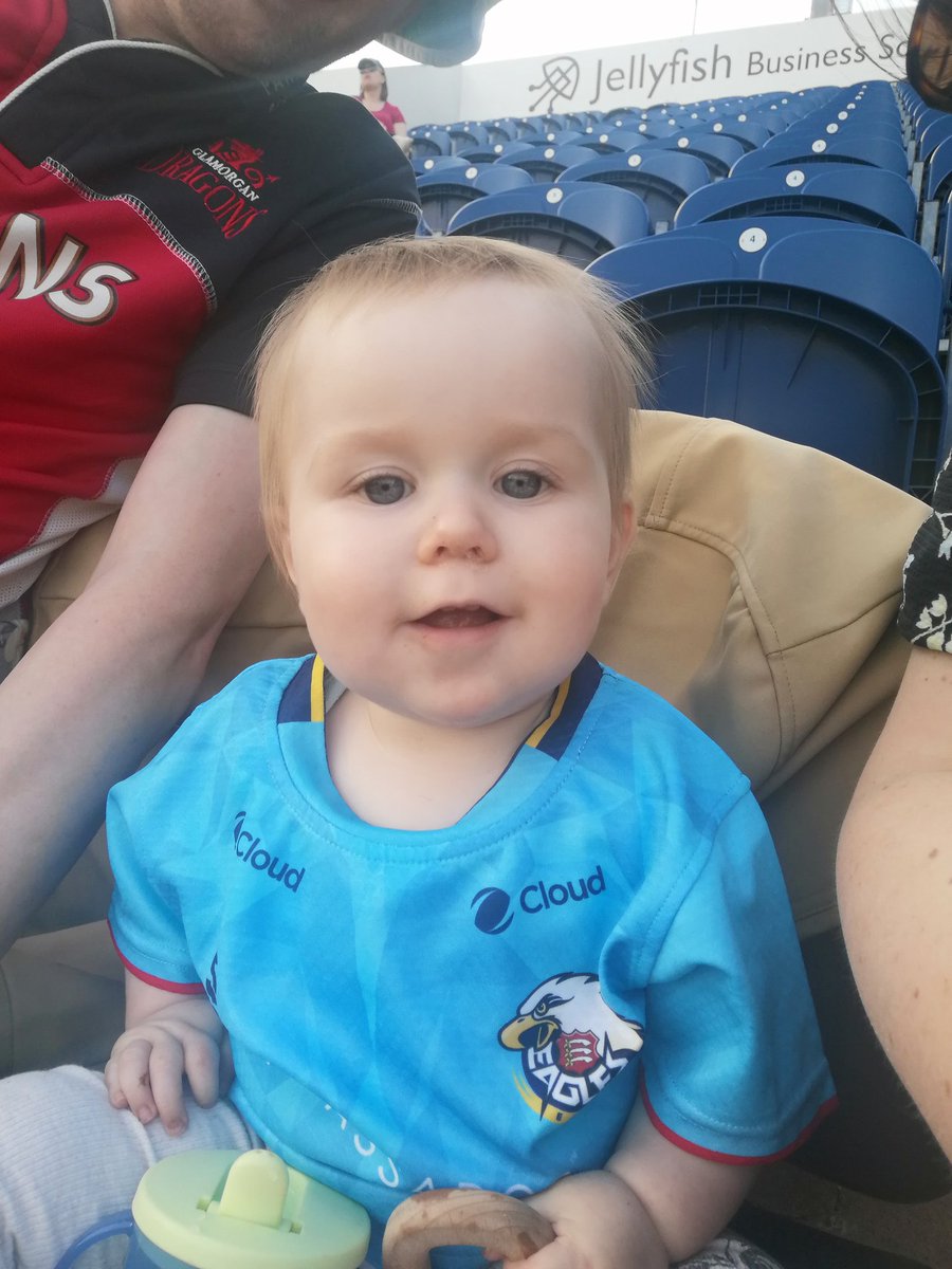 jeni_bone's tweet photo. 11 months and enjoying her second @EssexCricket game come on you eagles #FlyLikeAnEagle #glamvsess https://t.co/1OxoXKPx8F